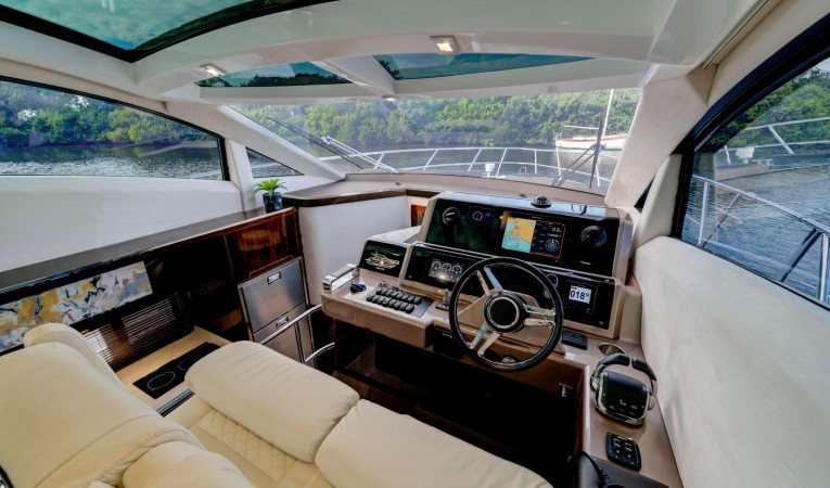 43 Galeon 