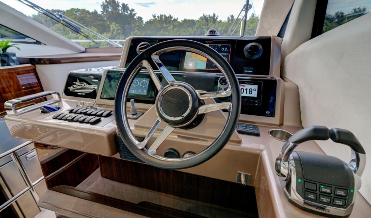 43 Galeon 