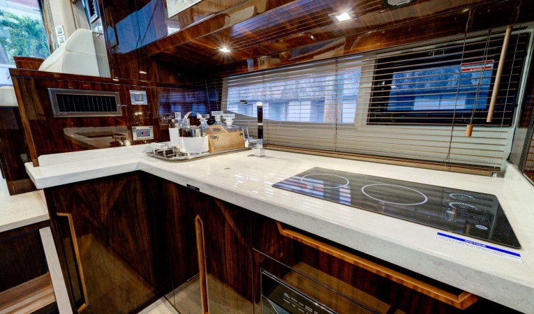 43 Galeon 
