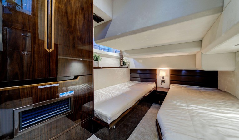 43 Galeon 