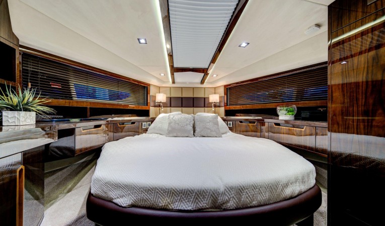 43 Galeon 