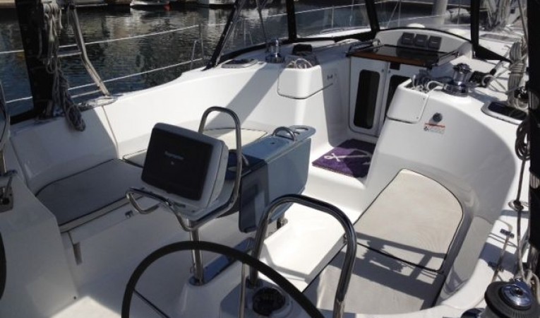 49 Hunter Huge Cockpit