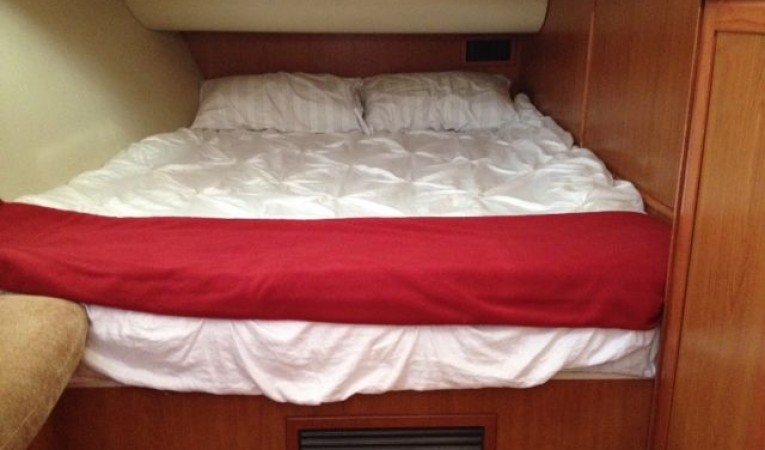 49 Hunter Starboard Cabin