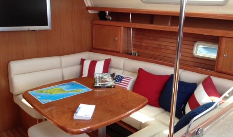 49 Hunter Dinette with removeable leaf