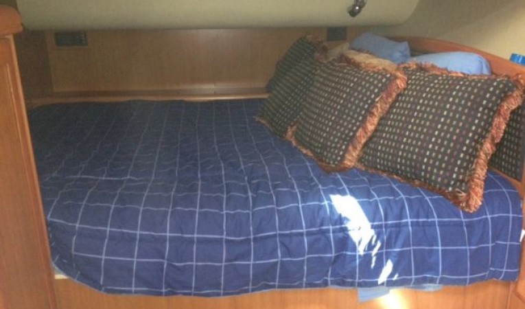 49 Hunter Port Cabin