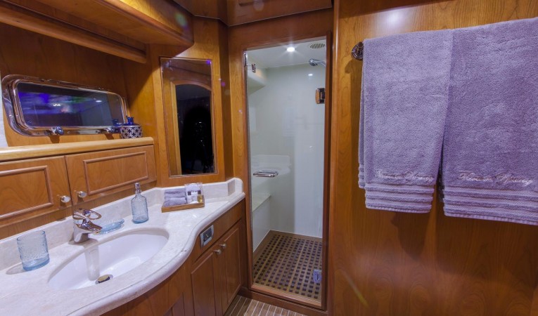 97 Hargrave Forward VIP Stateroom En-Suite Head