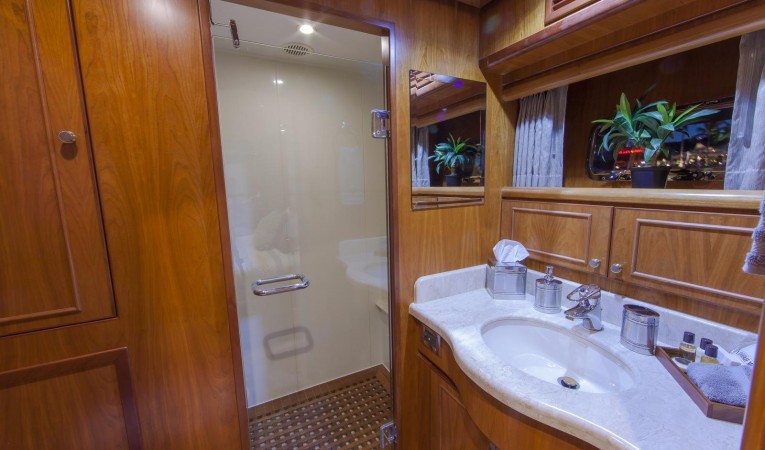 97 Hargrave Starboard VIP Stateroom Aft En-Suite Head