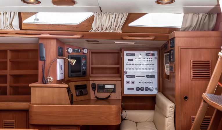 53 Nautor Swan Navigation Station