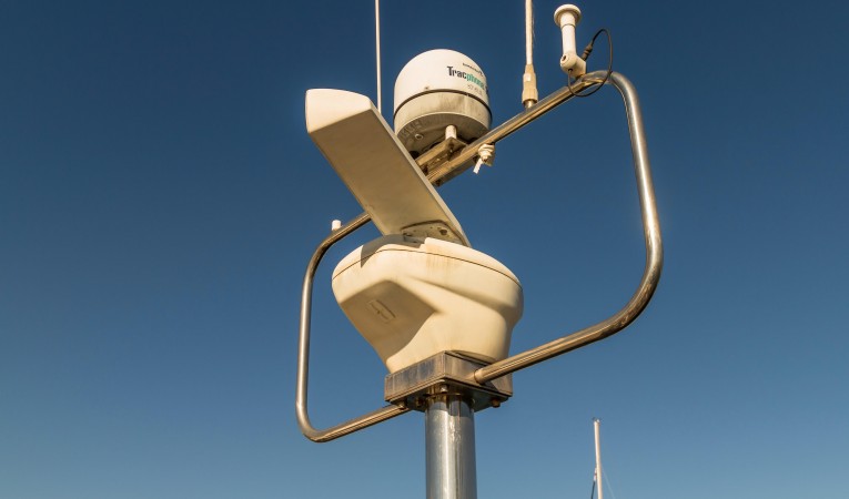 53 Nautor Swan Radar Post