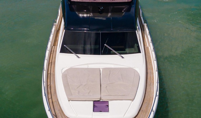 87 Ferretti Yachts 