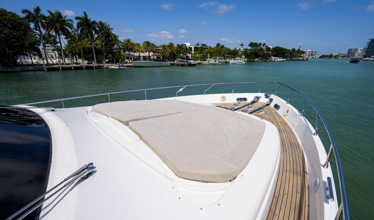 87 Ferretti Yachts 