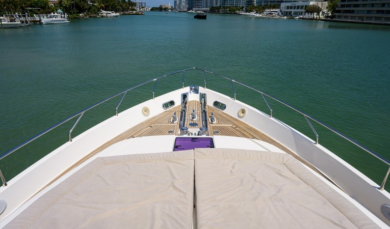 87 Ferretti Yachts 