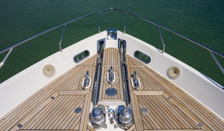 87 Ferretti Yachts 