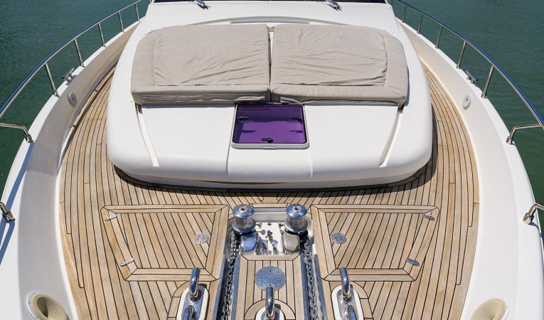87 Ferretti Yachts 