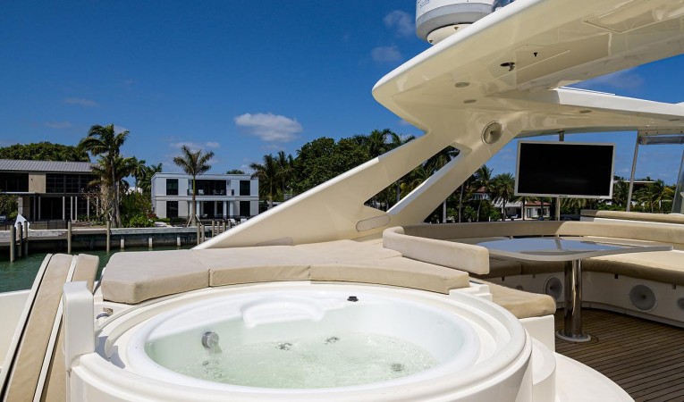 87 Ferretti Yachts 