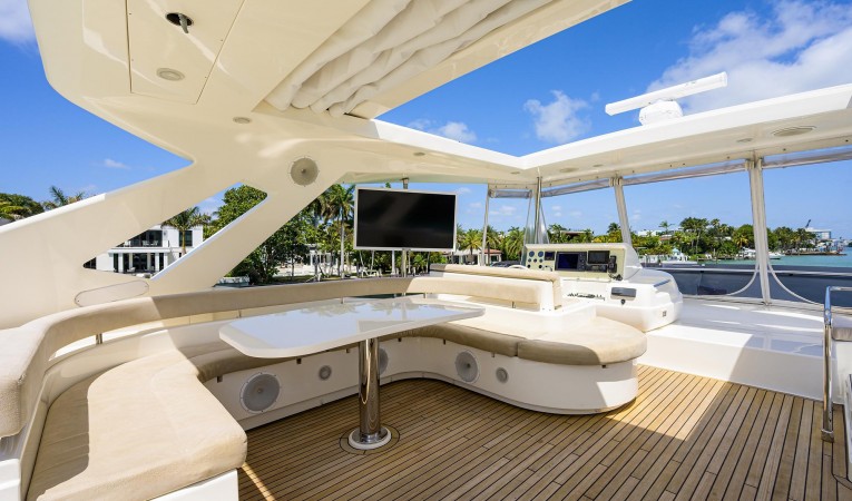 87 Ferretti Yachts 