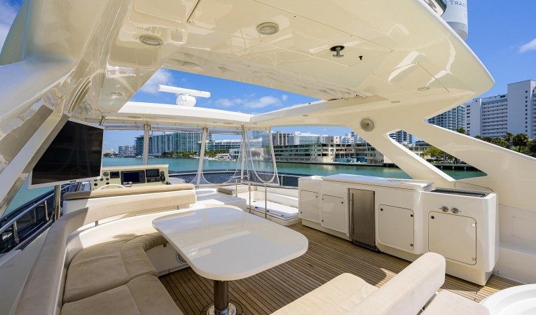 87 Ferretti Yachts 