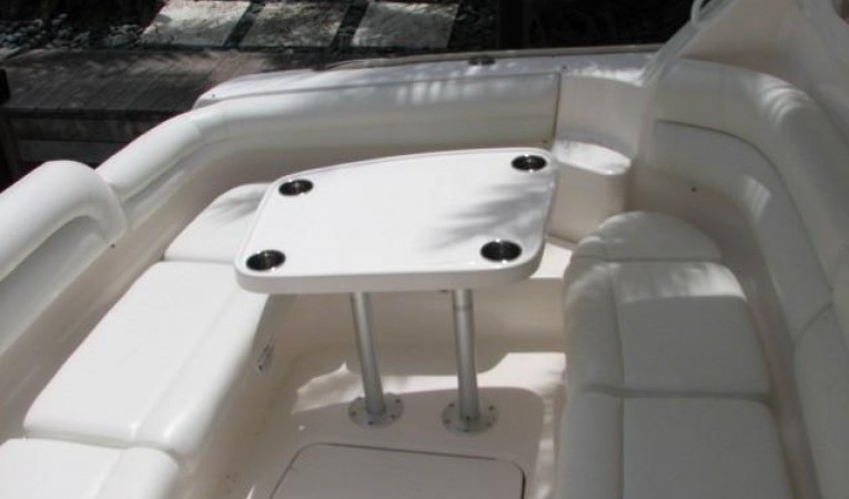 43 Tiara Lower Cockpit Lounge