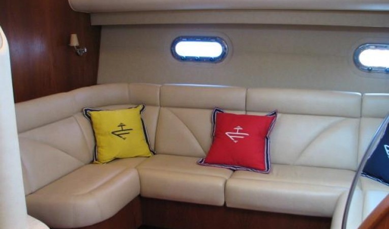 43 Tiara Salon Lounge