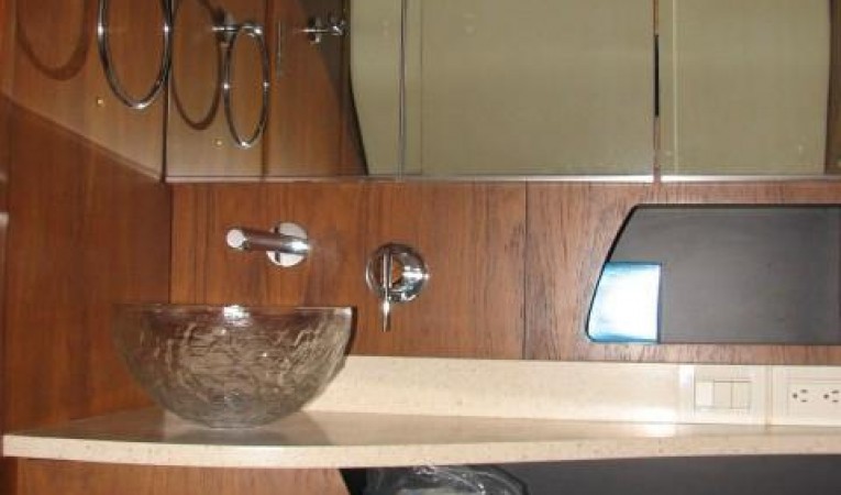 43 Tiara Aft Stateroom Head
