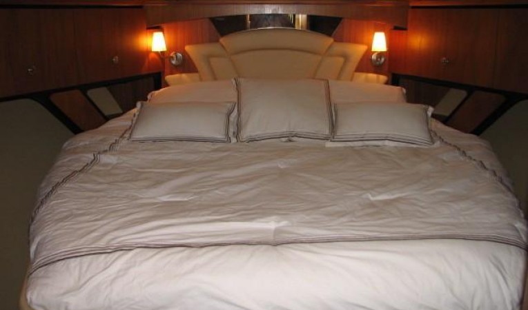 43 Tiara Owner's Stateroom