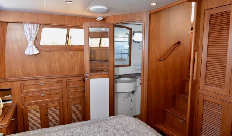 36 Selene Master- Ensuite head