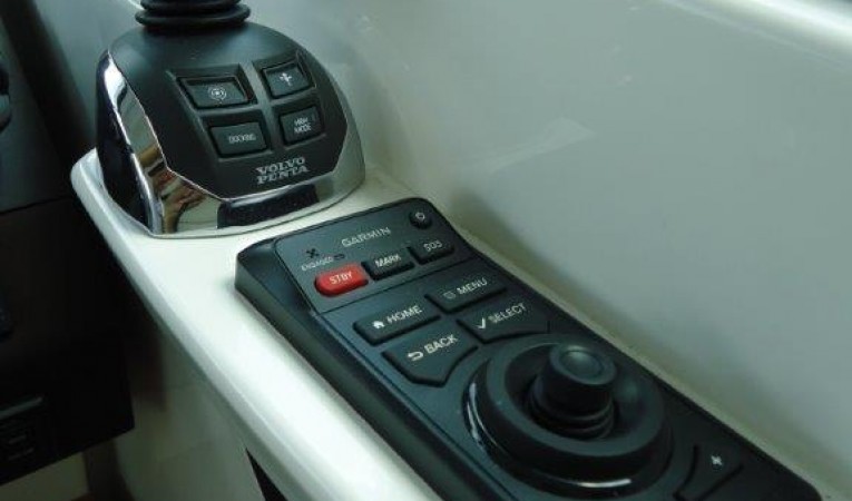 39 Tiara Joystick, Garmin Remote