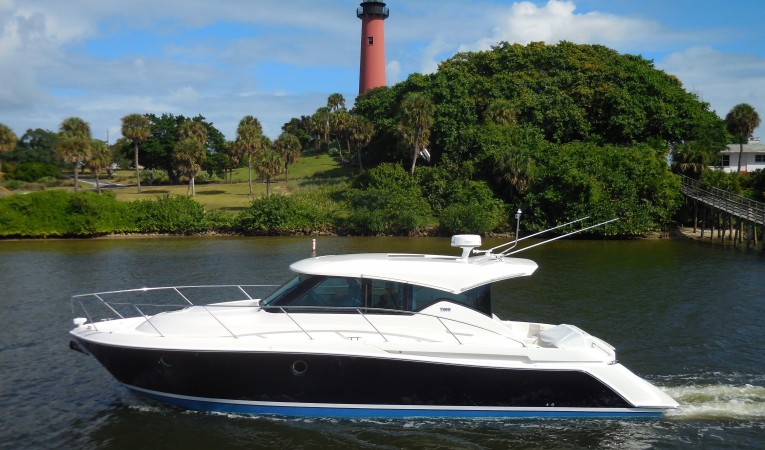 39 Tiara Port Profile