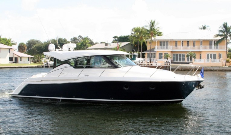 39 Tiara Starboard Profile