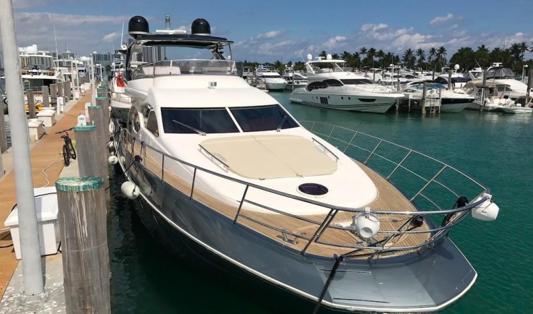 70 Azimut Bow