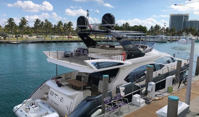 70 Azimut Flybridge Overhead