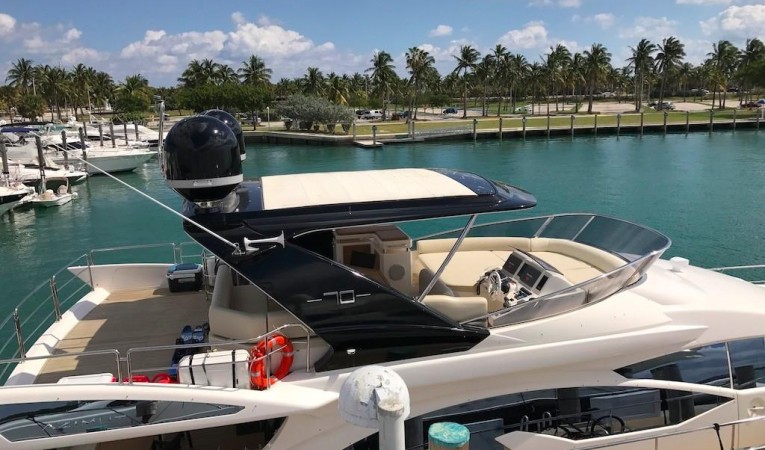 70 Azimut Flybridge Hardtop & Sunroof