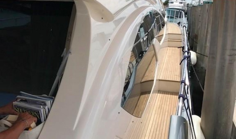 70 Azimut Starboard Side Deck