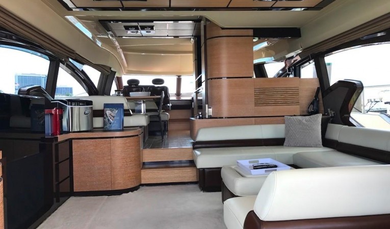 70 Azimut Main Salon Forward