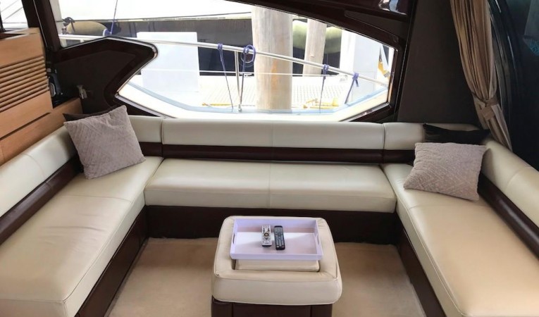 70 Azimut Main Salon Couch
