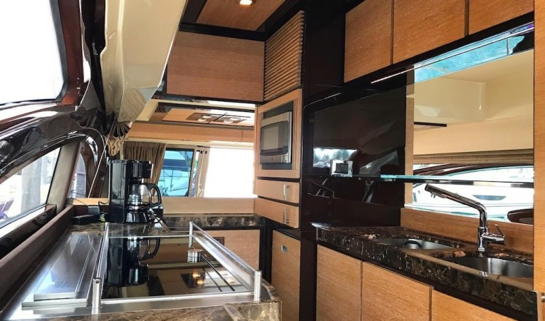 70 Azimut Galley
