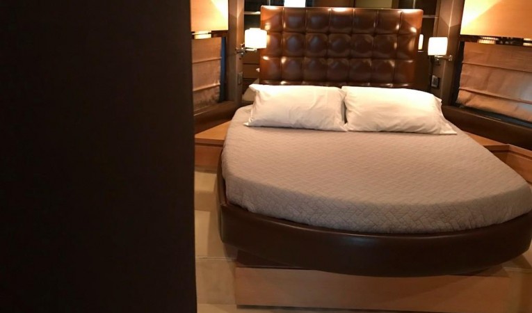 70 Azimut VIP Stateroom