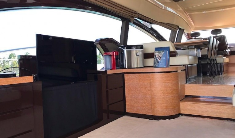 70 Azimut Main Salon Entertainment Center