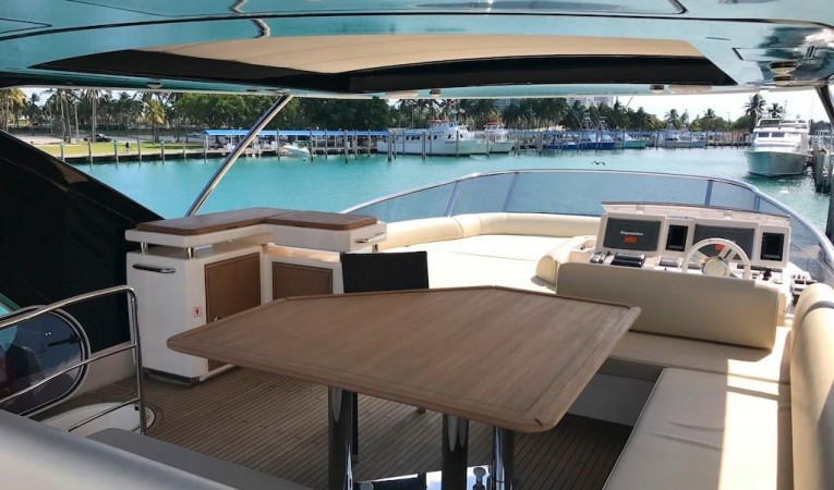 70 Azimut Flybridge Forward