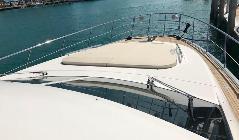 70 Azimut Bow