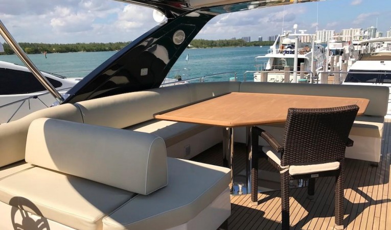 70 Azimut Flybridge Helm Seating