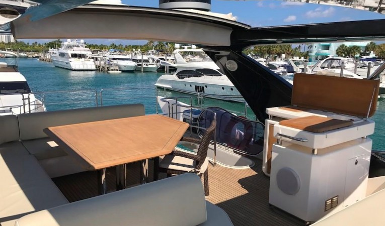 70 Azimut Flybridge Aft