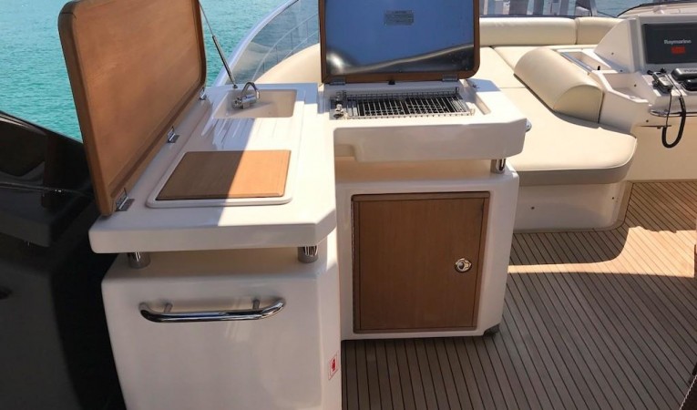 70 Azimut Flybridge BBQ and Wet Bar