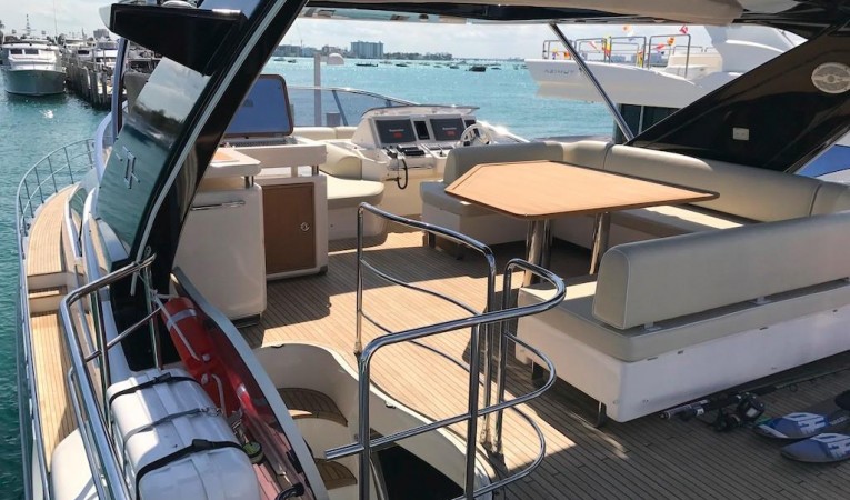 70 Azimut Flybridge Forward