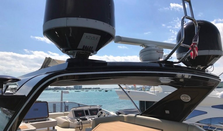 70 Azimut Flybridge Mast Deital