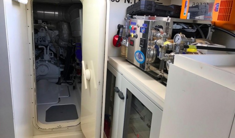70 Azimut Engine Room Door
