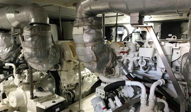 70 Azimut Engine Room
