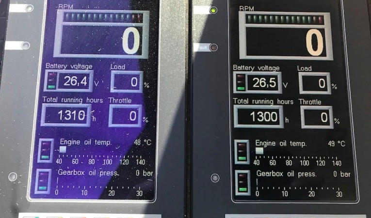 70 Azimut Engine Hours