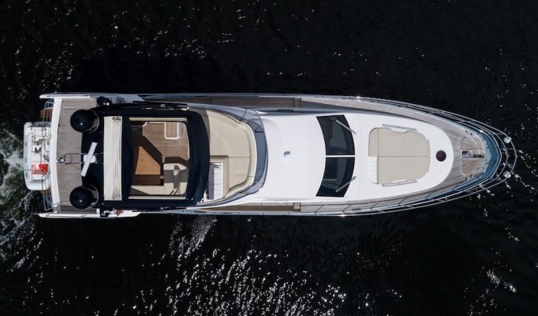 70 Azimut Overhead