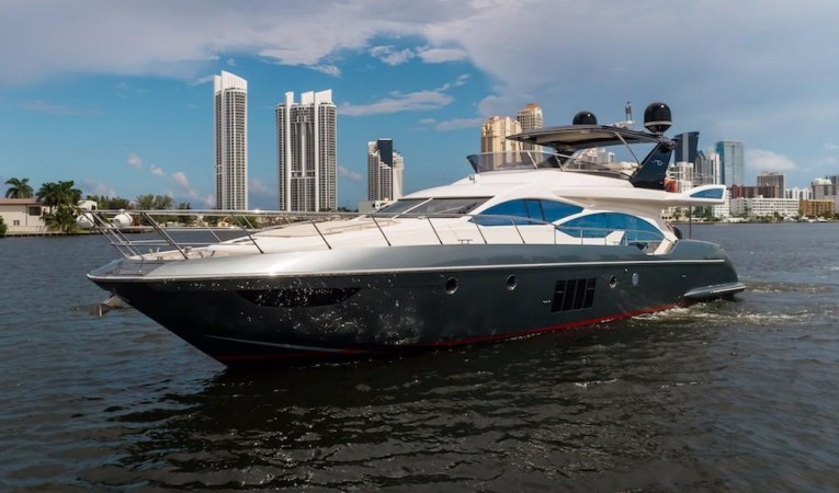 70 Azimut Port Bow Profile